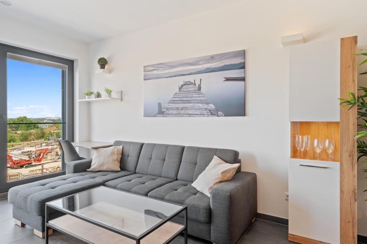 Cloche D'or Proximity - Sleek Urban Space Apartment